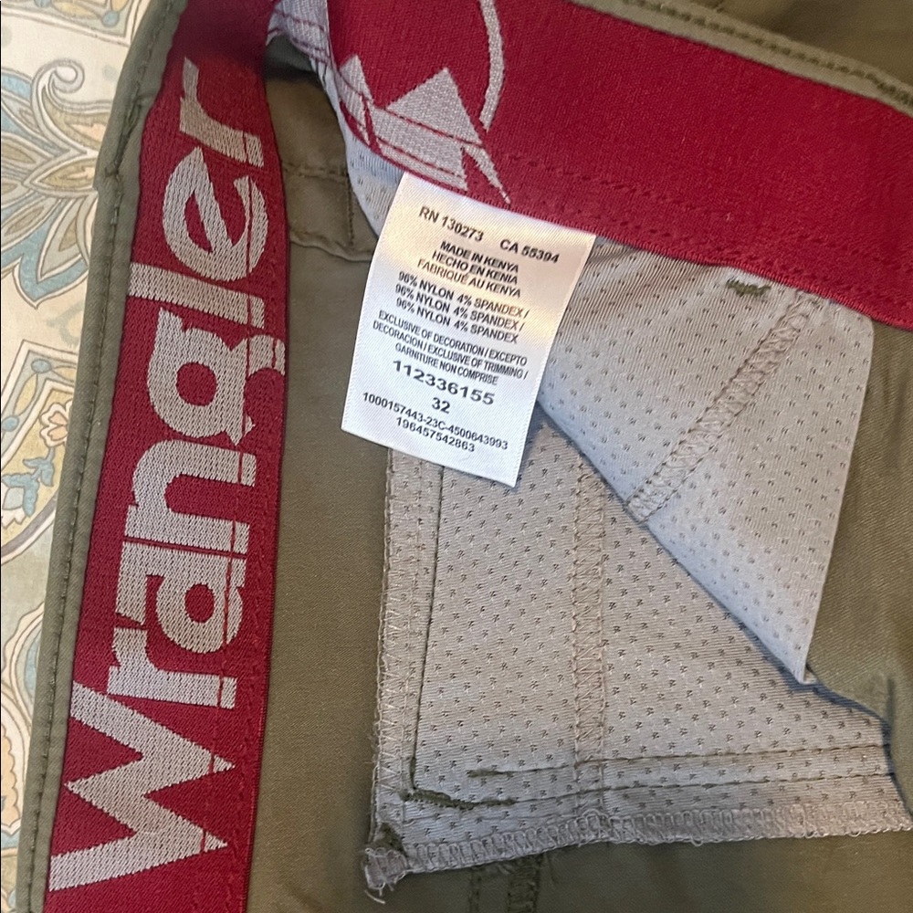 Wrangler Men's Cargo Shorts in Olive - Picture 2 of 4